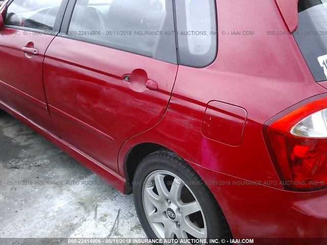 KNAFE162755103157 - 2005 KIA SPECTRA5 RED photo 6