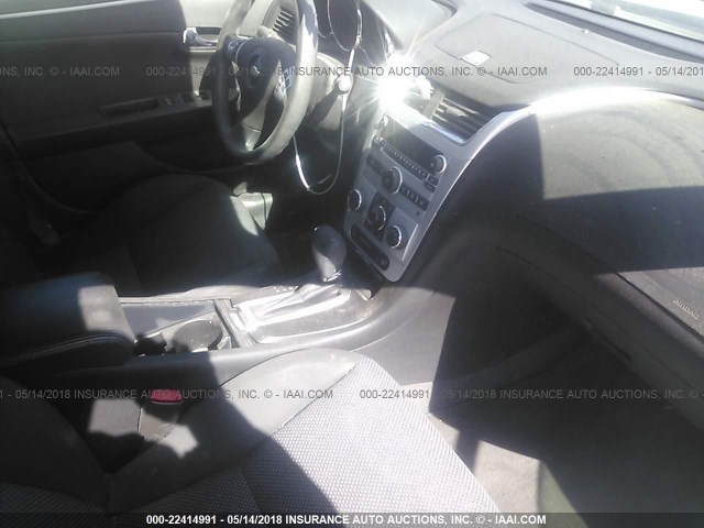 1G1ZH57B694182323 - 2009 CHEVROLET MALIBU 1LT SILVER photo 5
