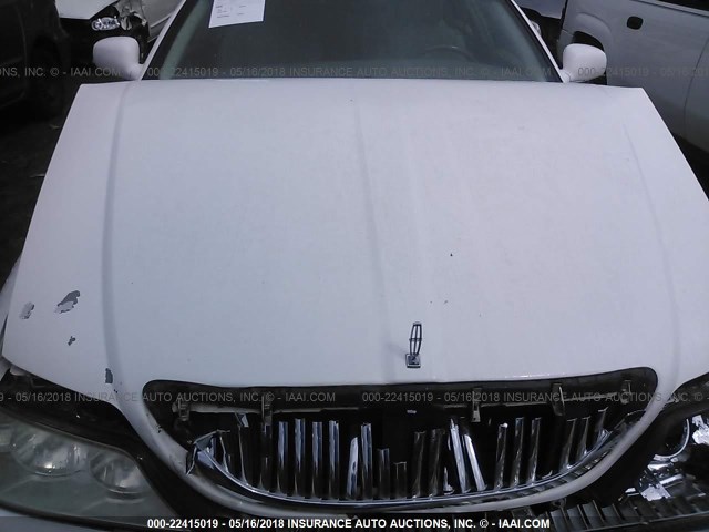 1LNHM81W63Y610916 - 2003 LINCOLN TOWN CAR EXECUTIVE WHITE photo 10