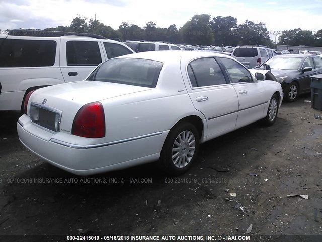 1LNHM81W63Y610916 - 2003 LINCOLN TOWN CAR EXECUTIVE WHITE photo 4