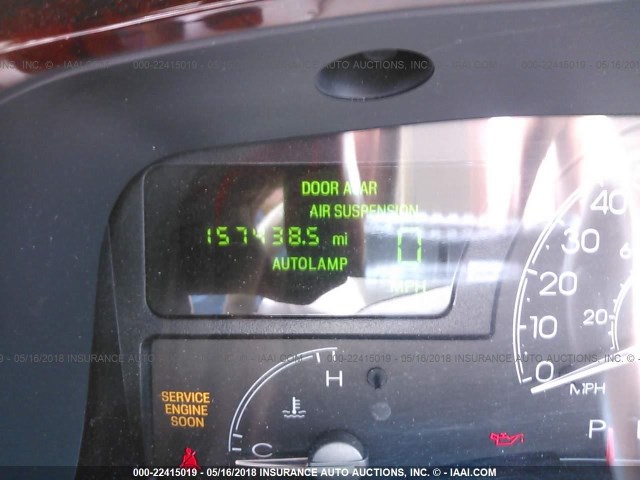 1LNHM81W63Y610916 - 2003 LINCOLN TOWN CAR EXECUTIVE WHITE photo 7