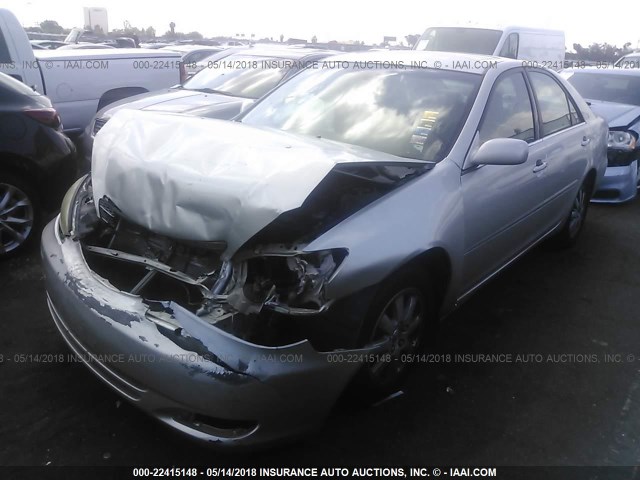 JTDBF30K220005634 - 2002 TOYOTA CAMRY LE/XLE/SE 银色 照片 2