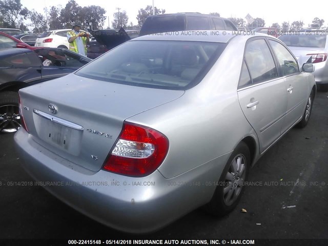 JTDBF30K220005634 - 2002 TOYOTA CAMRY LE/XLE/SE 银色 照片 4