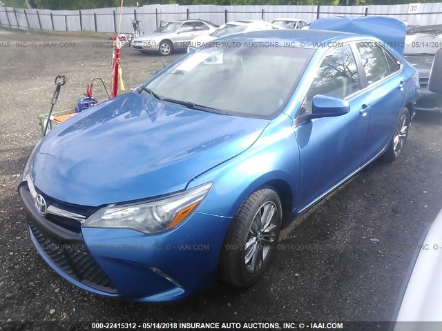 4T1BF1FK6HU746393 - 2017 TOYOTA CAMRY LE/XLE/SE/XSE BLUE photo 2
