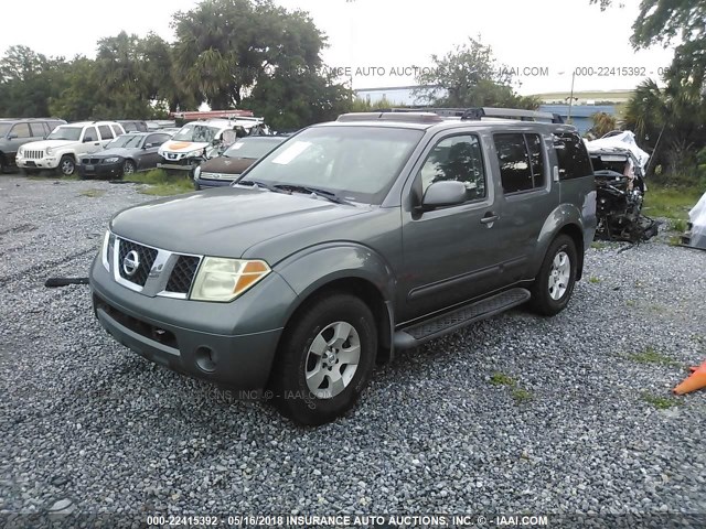 5N1AR18U75C739682 - 2005 NISSAN PATHFINDER LE/SE/XE GRAY photo 2