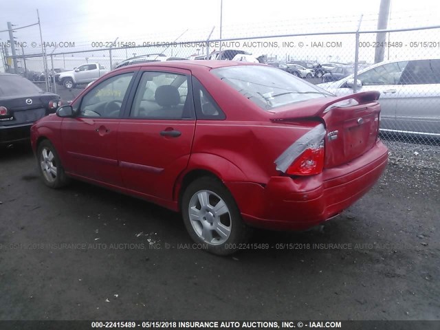 1FAFP34N05W205972 - 2005 FORD FOCUS ZX4 RED photo 3
