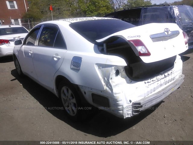 4T1BF3EK4AU561309 - 2010 TOYOTA CAMRY SE/LE/XLE WHITE photo 3