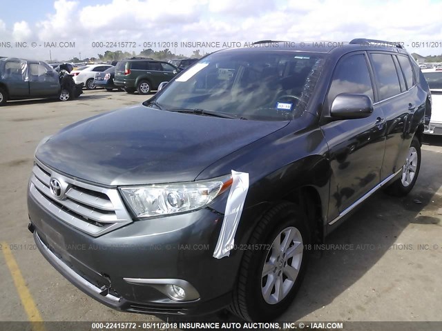 5TDZK3EH3DS109802 - 2013 TOYOTA HIGHLANDER PLUS/SE GRAY photo 2