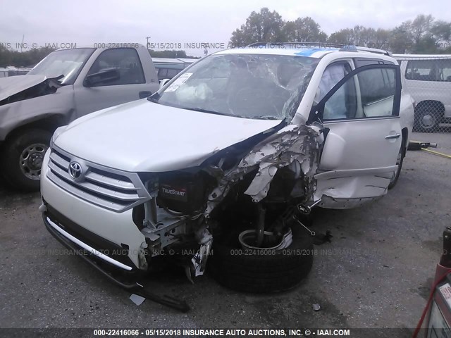 5TDDK3EH3DS269320 - 2013 TOYOTA HIGHLANDER LIMITED WHITE photo 2