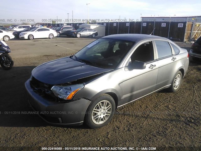1FAHP3FN6BW121253 - 2011 FORD FOCUS SE GRAY photo 2