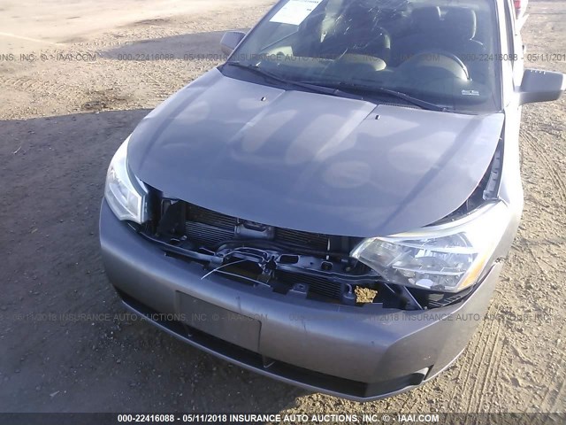 1FAHP3FN6BW121253 - 2011 FORD FOCUS SE GRAY photo 6