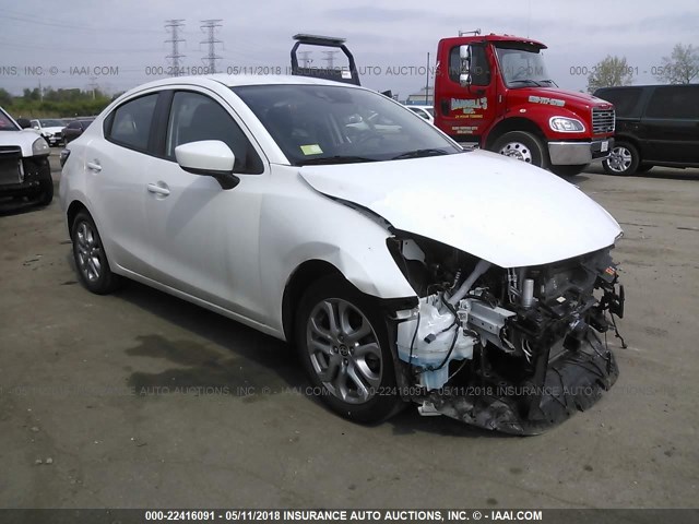 3MYDLBZV7GY104196 - 2016 TOYOTA SCION IA WHITE photo 1