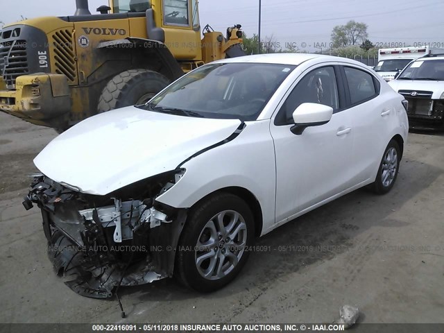 3MYDLBZV7GY104196 - 2016 TOYOTA SCION IA WHITE photo 2