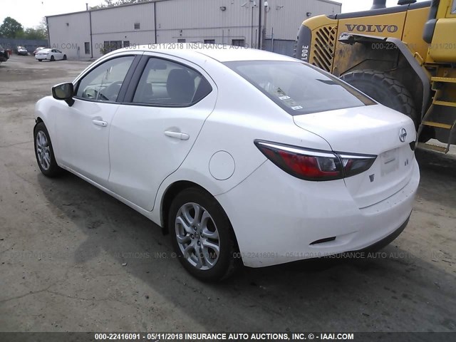 3MYDLBZV7GY104196 - 2016 TOYOTA SCION IA WHITE photo 3