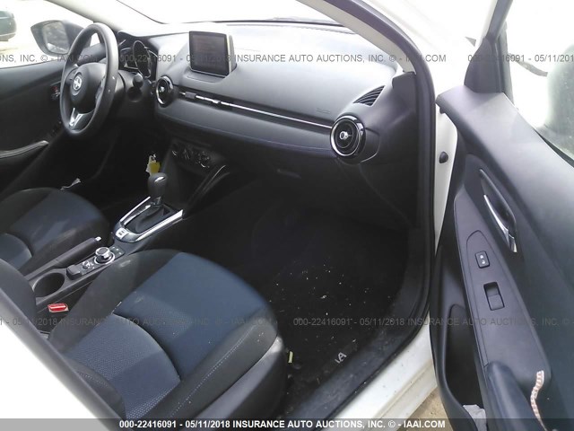 3MYDLBZV7GY104196 - 2016 TOYOTA SCION IA WHITE photo 5