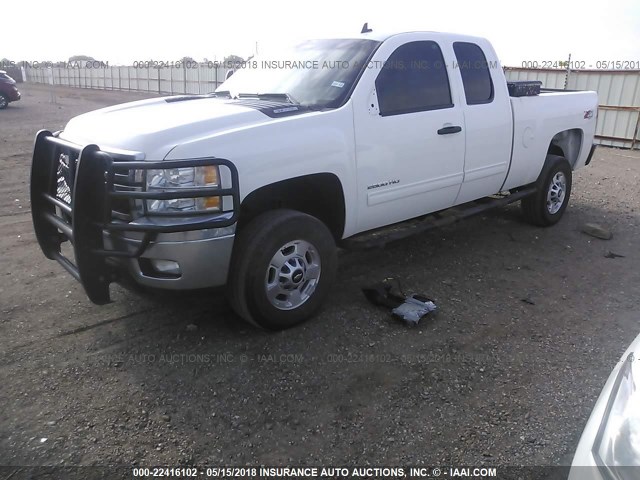 1GC2KXCG4DZ178905 - 2013 CHEVROLET SILVERADO K2500 HEAVY DUTY LT WHITE photo 2