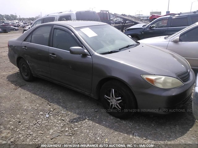 JTDBE30K330212182 - 2003 TOYOTA CAMRY LE/XLE GRAY photo 1