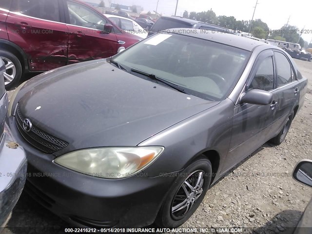 JTDBE30K330212182 - 2003 TOYOTA CAMRY LE/XLE GRAY photo 2