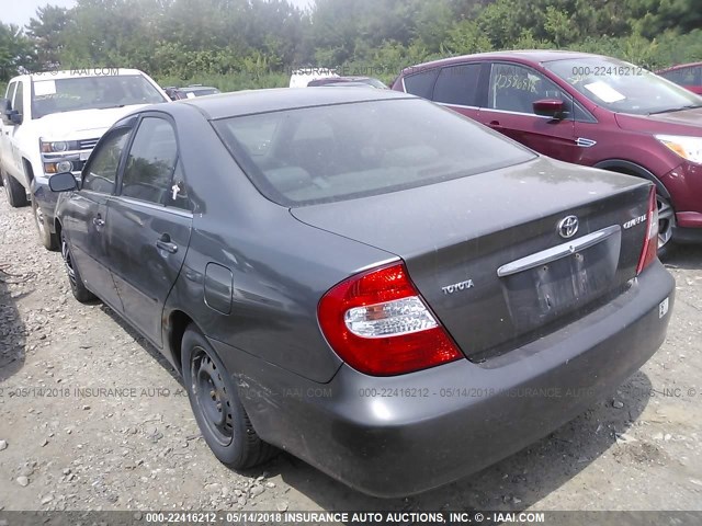 JTDBE30K330212182 - 2003 TOYOTA CAMRY LE/XLE GRAY photo 3