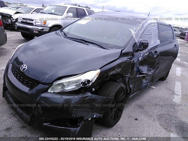 2T1KU4EE0AC363575 - 2010 TOYOTA COROLLA MATRIX  GRAY photo 2