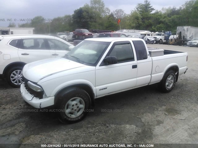 1GCDT19W528203430 - 2002 CHEVROLET S TRUCK S10 WHITE photo 2