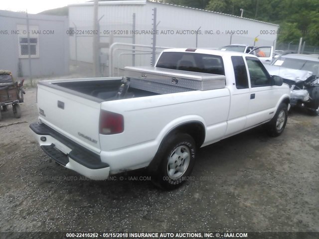 1GCDT19W528203430 - 2002 CHEVROLET S TRUCK S10 WHITE photo 4