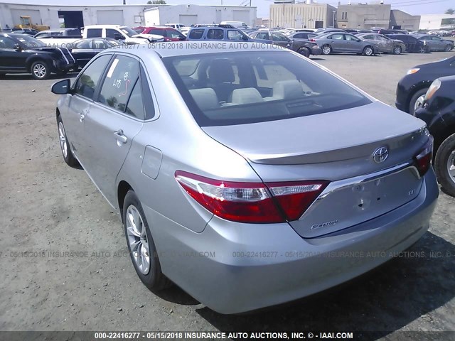 4T4BF1FK7FR489182 - 2015 TOYOTA CAMRY LE/XLE/SE/XSE SILVER photo 3