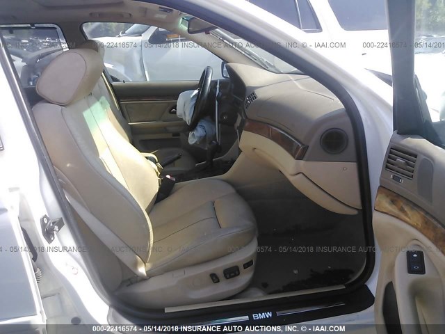 WBADT43422GY44143 - 2002 BMW 525 I AUTOMATIC WHITE photo 5