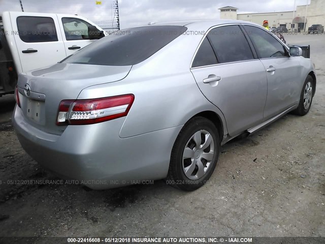 4T1BF3EK3BU175417 - 2011 TOYOTA CAMRY SE/LE/XLE 银色 照片 4