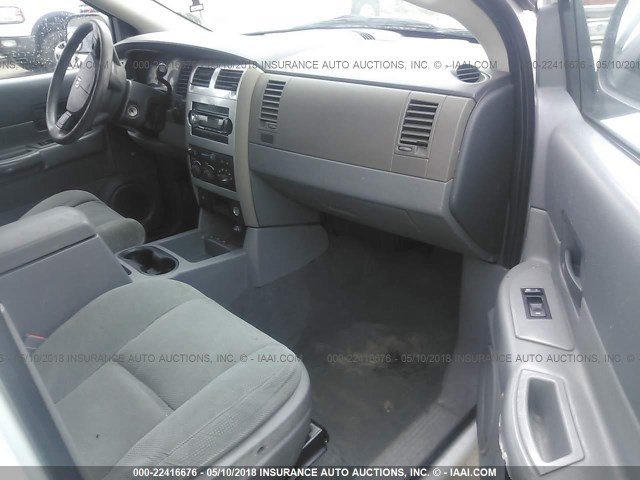 1D4HB38P86F185679 - 2006 DODGE DURANGO SXT WHITE photo 5