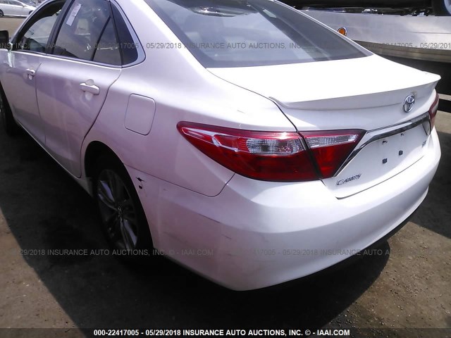4T1BF1FK7HU364972 - 2017 TOYOTA CAMRY LE/XLE/SE/XSE WHITE photo 6