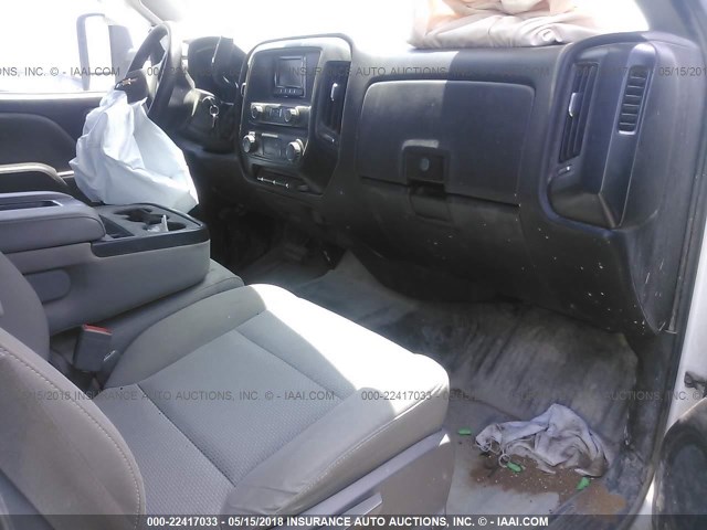 1GC1CUEG7FF162819 - 2015 CHEVROLET SILVERADO C2500 HEAVY DUTY WHITE photo 5