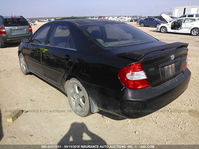 JTDBF32K320006515 - 2002 TOYOTA CAMRY LE/XLE/SE შავი ფოტო 3