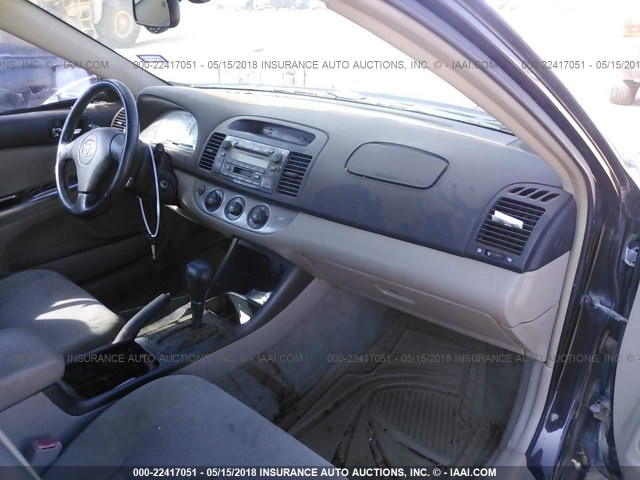 JTDBF32K320006515 - 2002 TOYOTA CAMRY LE/XLE/SE შავი ფოტო 5