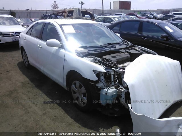 4T1BF3EK7BU681865 - 2011 TOYOTA CAMRY SE/LE/XLE WHITE photo 1