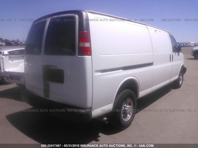 1GCHG39V071115698 - 2007 CHEVROLET EXPRESS G3500  WHITE photo 4