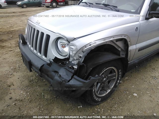 1J4GL38K75W512687 - 2005 JEEP LIBERTY RENEGADE SILVER photo 6