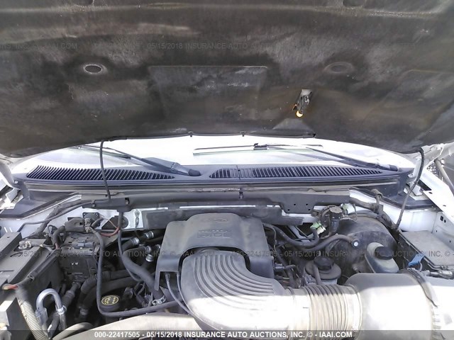 1FMRU15W42LA45924 - 2002 FORD EXPEDITION XLT 白色 照片 10