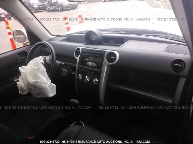 JTLKT324064121361 - 2006 TOYOTA SCION XB WHITE photo 5