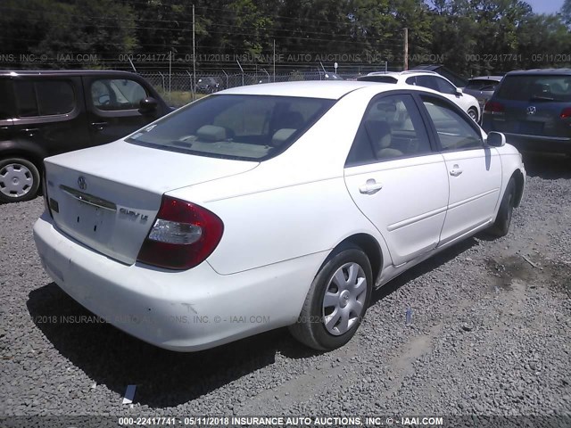 JTDBE32K220006721 - 2002 TOYOTA CAMRY LE/XLE/SE WHITE photo 4