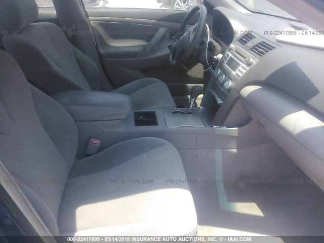 4T1BE46K19U299249 - 2009 TOYOTA CAMRY SE/LE/XLE BLUE photo 5