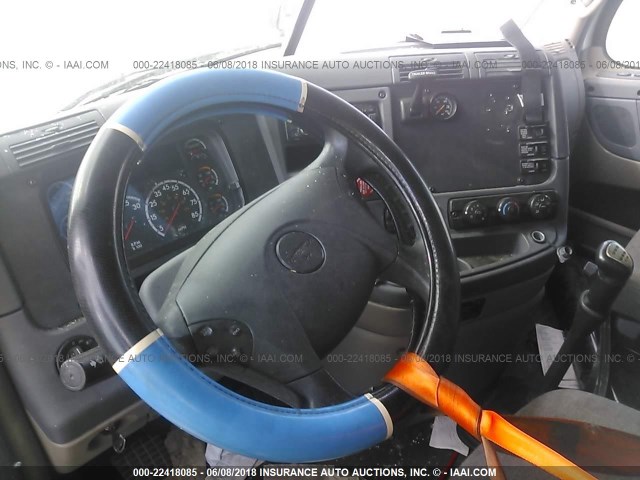 3AKJGLBGXGSHT7176 - 2016 FREIGHTLINER CASCADIA 125  BLACK photo 5