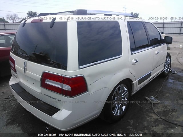 5LMFU28547LJ02865 - 2007 LINCOLN NAVIGATOR WHITE photo 4