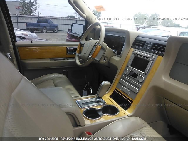 5LMFU28547LJ02865 - 2007 LINCOLN NAVIGATOR WHITE photo 5