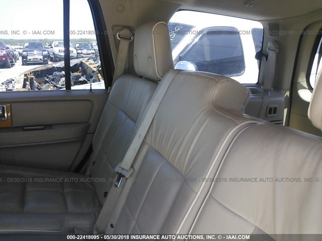 5LMFU28547LJ02865 - 2007 LINCOLN NAVIGATOR WHITE photo 8