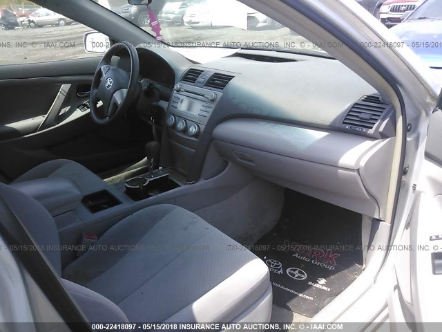 4T1BE46K99U322485 - 2009 TOYOTA CAMRY SE/LE/XLE SILVER photo 5