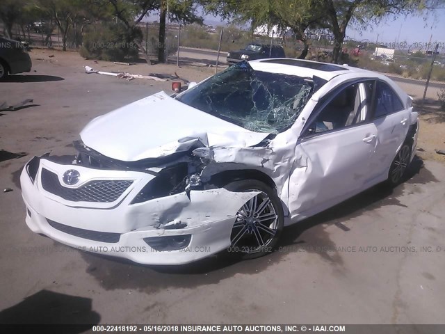 4T1BK3EK7BU625887 - 2011 TOYOTA CAMRY SE/LE/XLE WHITE photo 2