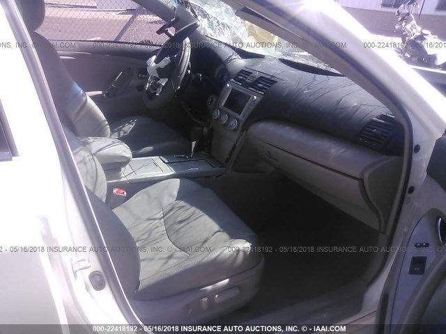 4T1BK3EK7BU625887 - 2011 TOYOTA CAMRY SE/LE/XLE 白色 照片 5