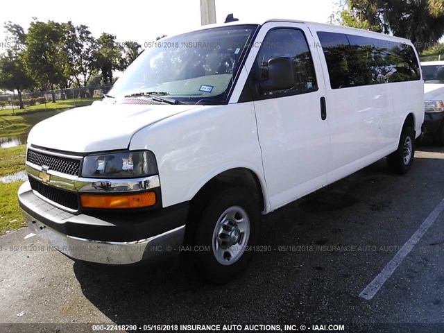 1GAZGPFG0H1195502 - 2017 CHEVROLET EXPRESS G3500 LT WHITE photo 2