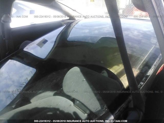 1G8ZR12782Z229693 - 2002 SATURN SC2 SILVER photo 8